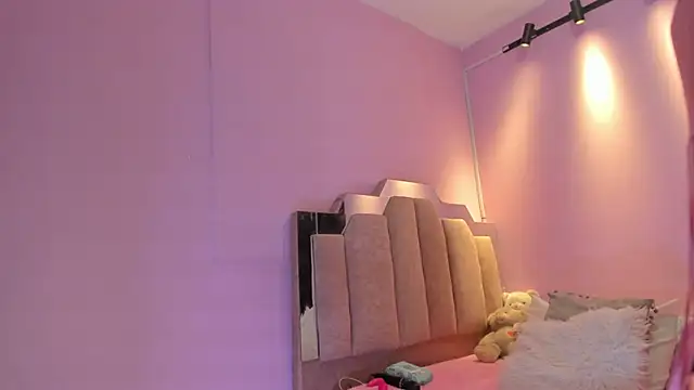 LoveQueen2 online show from September 30, 2025, 12:22 pm