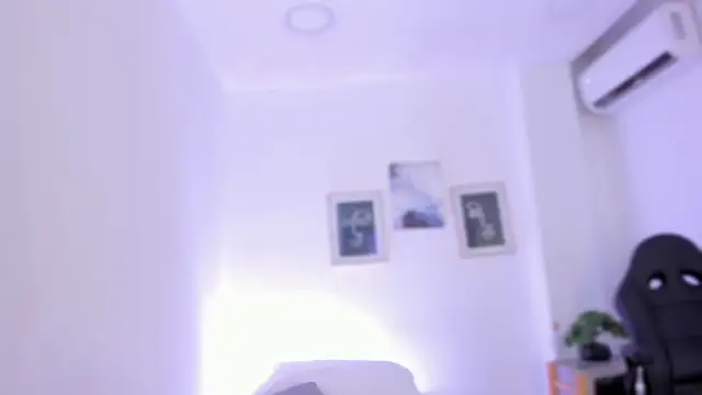 Snapshot of emelie_89 chatting on October 8, 2025, 12:28 pm emelie 89 online show from October 8, 2025, 12:28 pm