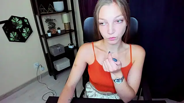 Snapshot of EmillyPlay chatting on September 9, 2025, 7:51 am EmillyPlay online show from September 9, 2025, 7:51 am