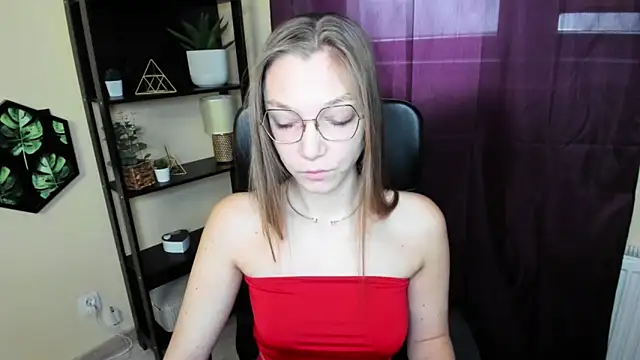 Snapshot of EmillyPlay chatting on March 11, 2025, 6:41 am EmillyPlay online show from March 11, 2025, 6:41 am