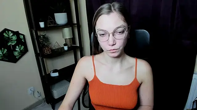 Snapshot of EmillyPlay chatting on February 19, 2025, 7:59 pm EmillyPlay online show from February 19, 2025, 7:59 pm
