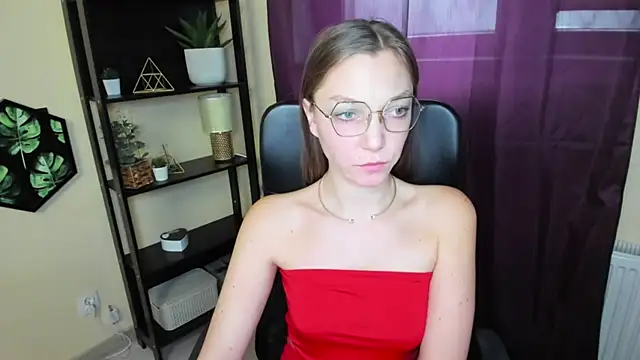 Snapshot of EmillyPlay chatting on March 11, 2025, 12:50 pm EmillyPlay online show from March 11, 2025, 12:50 pm