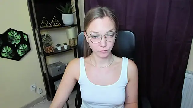 Snapshot of EmillyPlay chatting on March 12, 2025, 8:09 pm EmillyPlay online show from March 12, 2025, 8:09 pm