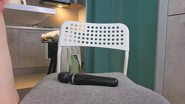 Snapshot of DonnaBurkee chatting on April 9, 2026, 6:19 am DonnaBurkee online show from April 9, 2026, 6:19 am