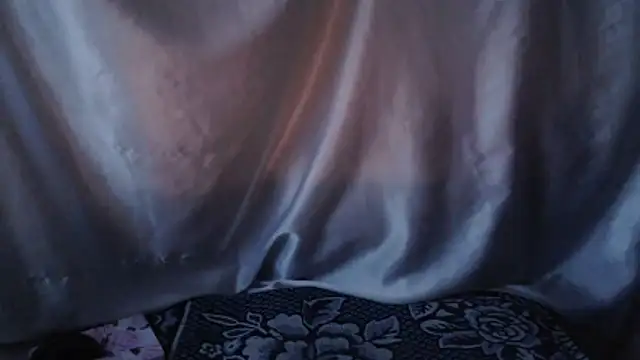 Burberrry  online show from November 15, 2025, 5:33 am