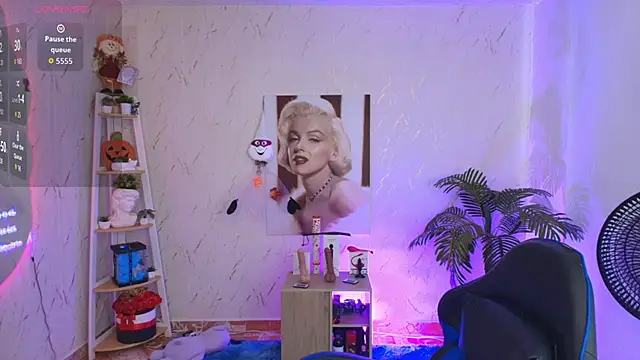 SALOOMEE   online show from December 3, 2025, 4:17 pm