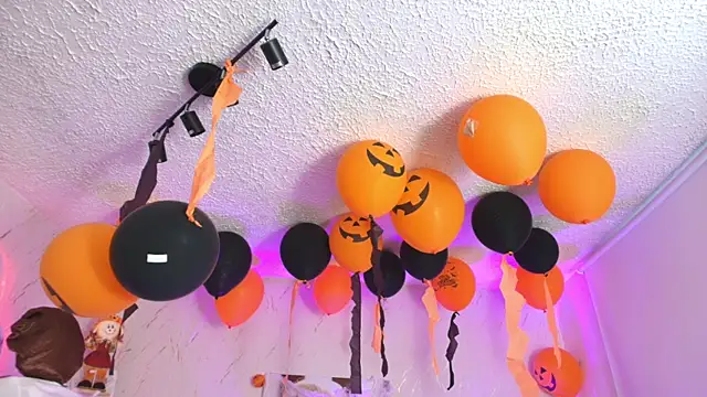 SALOOMEE   online show from October 31, 2025, 11:07 am