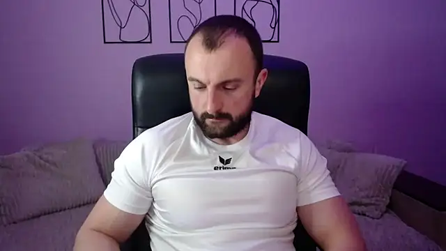 brindlefly6969 online show from April 10, 2026, 10:33 am