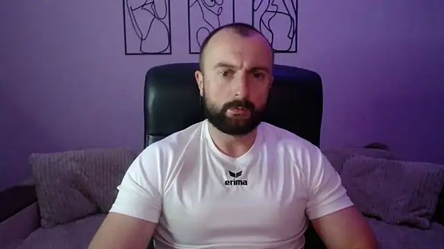 brindlefly6969 online show from June 3, 2026, 10:38 am