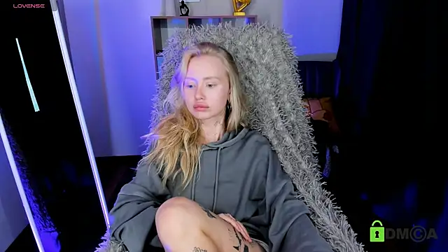 MalenaErnman online show from March 5, 2025, 2:01 pm