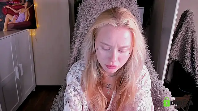 MalenaErnman online show from September 9, 2025, 7:40 am