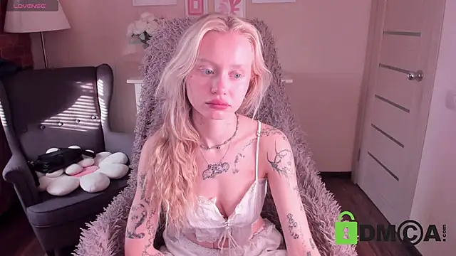 MalenaErnman online show from November 15, 2025, 10:41 am