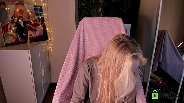 MalenaErnman online show from October 1, 2025, 9:36 am