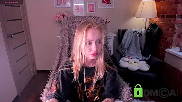 MalenaErnman online show from March 18, 2025, 10:28 am