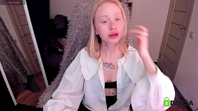 MalenaErnman online show from January 16, 2025, 1:36 pm