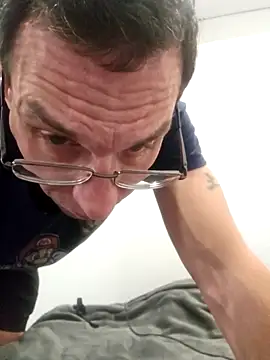 Iliketocooksquirt25 online show from April 19, 2026, 6:03 am