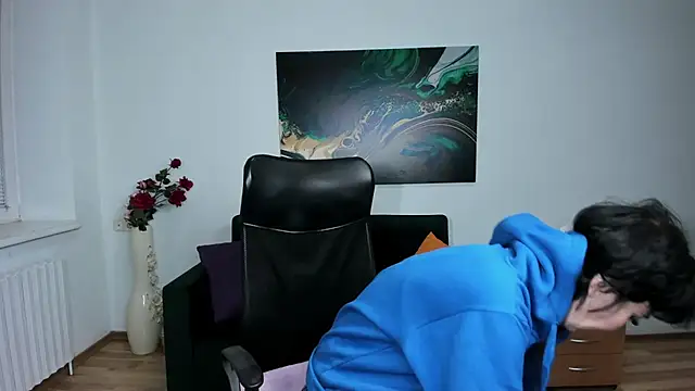 Silvia Wallec online show from September 28, 2025, 5:53 pm