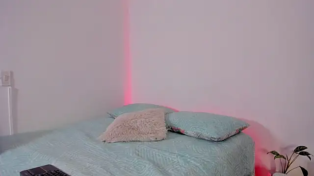 Jessica Herrera  online show from April 9, 2026, 9:43 pm