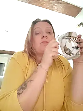 Snapshot of lady_charlyne chatting on October 2, 2025, 11:46 am lady charlyne online show from October 2, 2025, 11:46 am