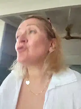 Snapshot of lady_charlyne chatting on January 22, 2025, 2:24 pm lady charlyne online show from January 22, 2025, 2:24 pm