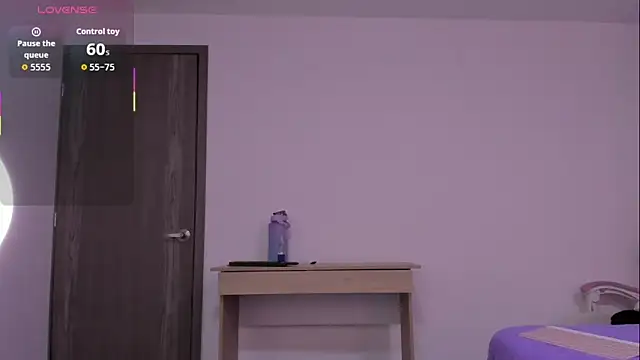 alexa pariss online show from September 30, 2025, 8:15 pm