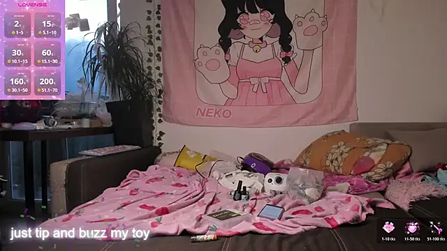 Freakcute  online show from November 7, 2025, 3:38 pm