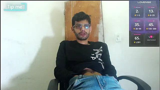 GrayHornyX online show from May 17, 2026, 1:33 pm