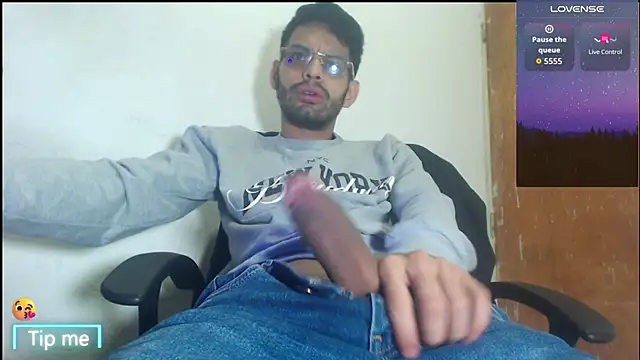 GrayHornyX online show from April 13, 2026, 5:33 am