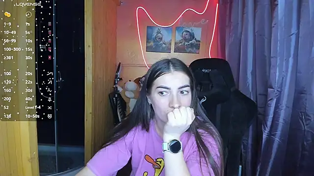 Fiery Brunette  online show from March 7, 2025, 4:44 pm