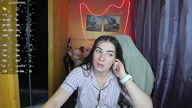 Fiery Brunette  online show from February 26, 2025, 3:21 pm