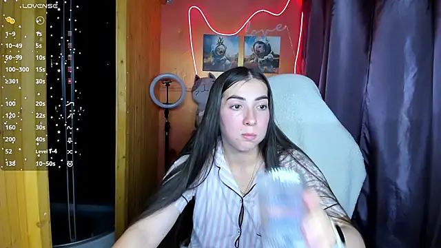 Fiery Brunette  online show from September 15, 2025, 10:59 am