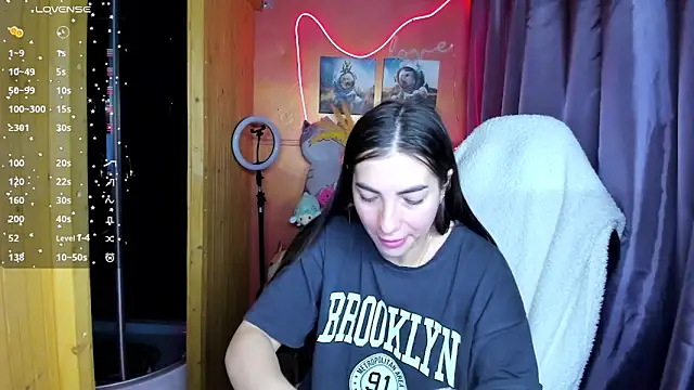 Fiery Brunette  online show from March 19, 2026, 5:29 am