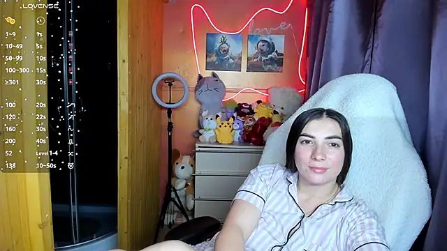 Fiery Brunette  online show from September 14, 2025, 5:13 pm