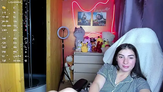 Fiery Brunette  online show from November 6, 2025, 5:06 pm