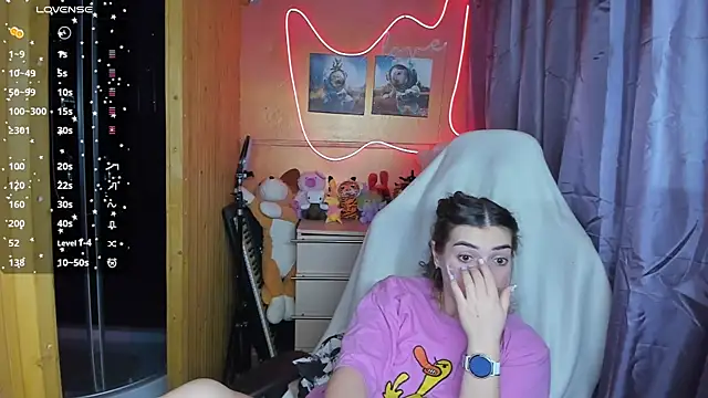 Fiery Brunette  online show from February 24, 2025, 6:47 pm