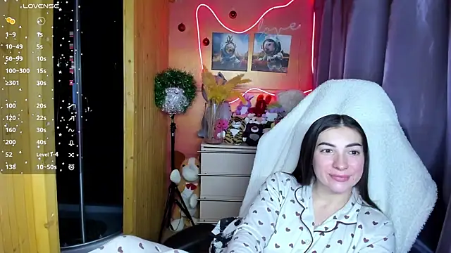 Fiery Brunette  online show from December 22, 2025, 1:55 pm