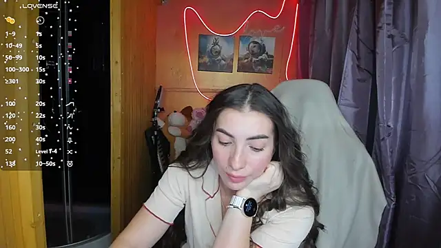 Fiery Brunette  online show from February 26, 2025, 11:32 am