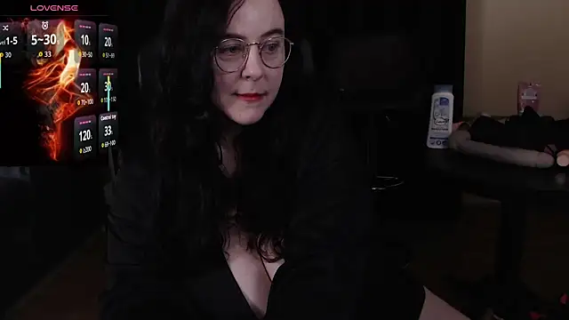 Snapshot of poshmistress chatting on May 17, 2026, 10:43 pm poshmistress online show from May 17, 2026, 10:43 pm