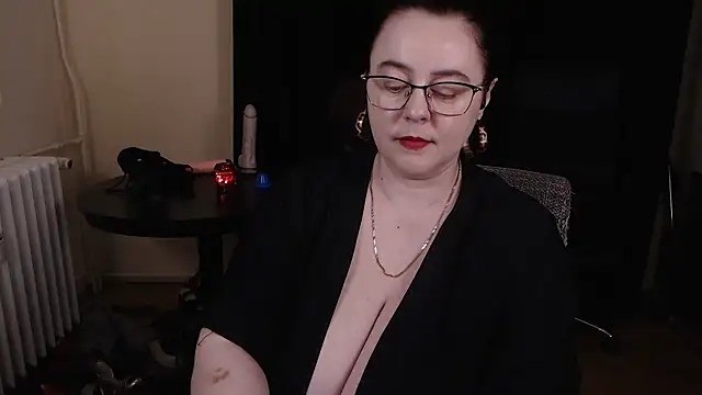 poshmistress online show from March 19, 2025, 7:17 pm