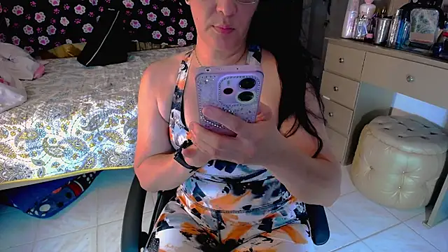 Snapshot of BitterMomXxx chatting on April 18, 2026, 3:09 am BitterMomXxx online show from April 18, 2026, 3:09 am
