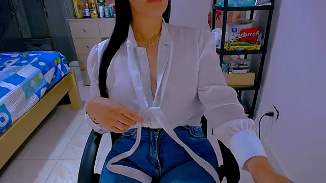 Snapshot of BitterMomXxx chatting on April 29, 2026, 4:00 pm BitterMomXxx online show from April 29, 2026, 4:00 pm