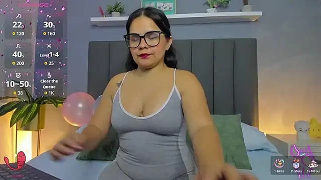 ayla13  online show from October 25, 2025, 7:36 pm