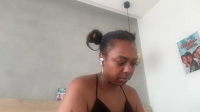 ChocolateCakeQueen online show from June 25, 2026, 2:44 pm