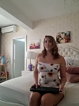Snapshot of IreneHope chatting on March 11, 2025, 7:14 am IreneHope online show from March 11, 2025, 7:14 am