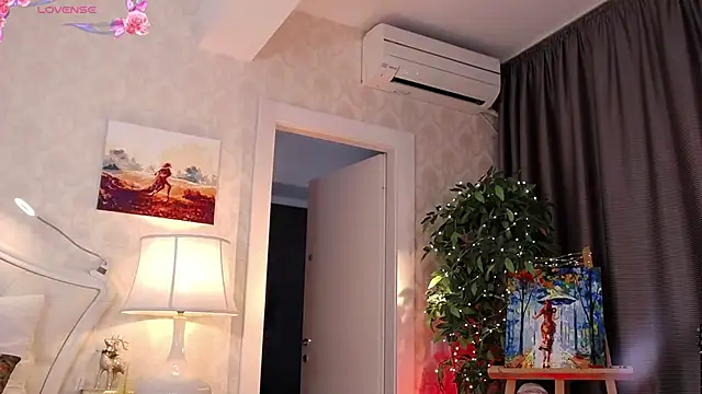 IreneHope online show from December 15, 2025, 9:26 am