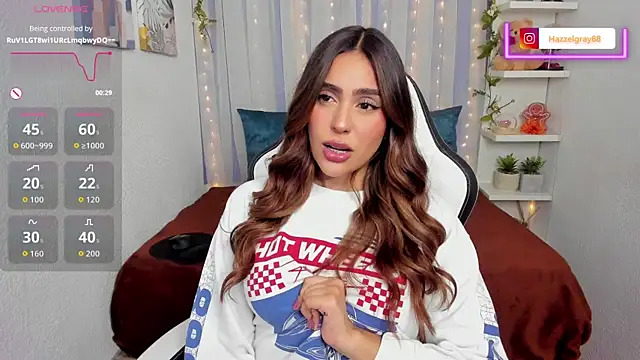 Snapshot of HazzelGray chatting on December 5, 2025, 3:32 pm HazzelGray online show from December 5, 2025, 3:32 pm