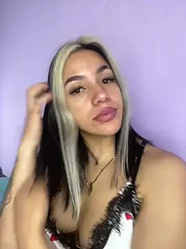 Snapshot of hannahb-e chatting on March 8, 2025, 5:22 pm hannahb-e online show from March 8, 2025, 5:22 pm