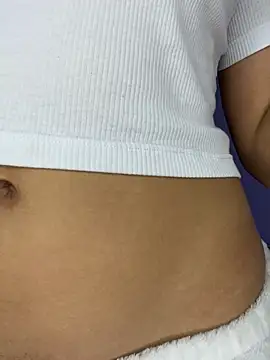 Snapshot of hannahb-e chatting on March 4, 2025, 10:49 pm hannahb-e online show from March 4, 2025, 10:49 pm