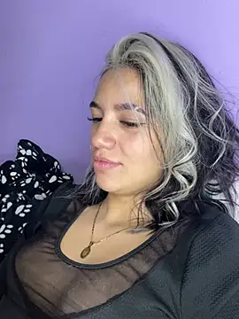 Snapshot of hannahb-e chatting on March 8, 2025, 12:00 am hannahb-e online show from March 8, 2025, 12:00 am