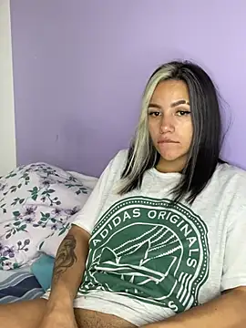 Snapshot of hannahb-e chatting on March 18, 2025, 8:26 pm hannahb-e online show from March 18, 2025, 8:26 pm